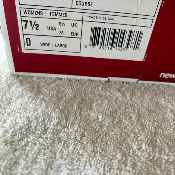 New Balance running course , wide width,comfort insert. Never been worn! - Picture 3 of 4